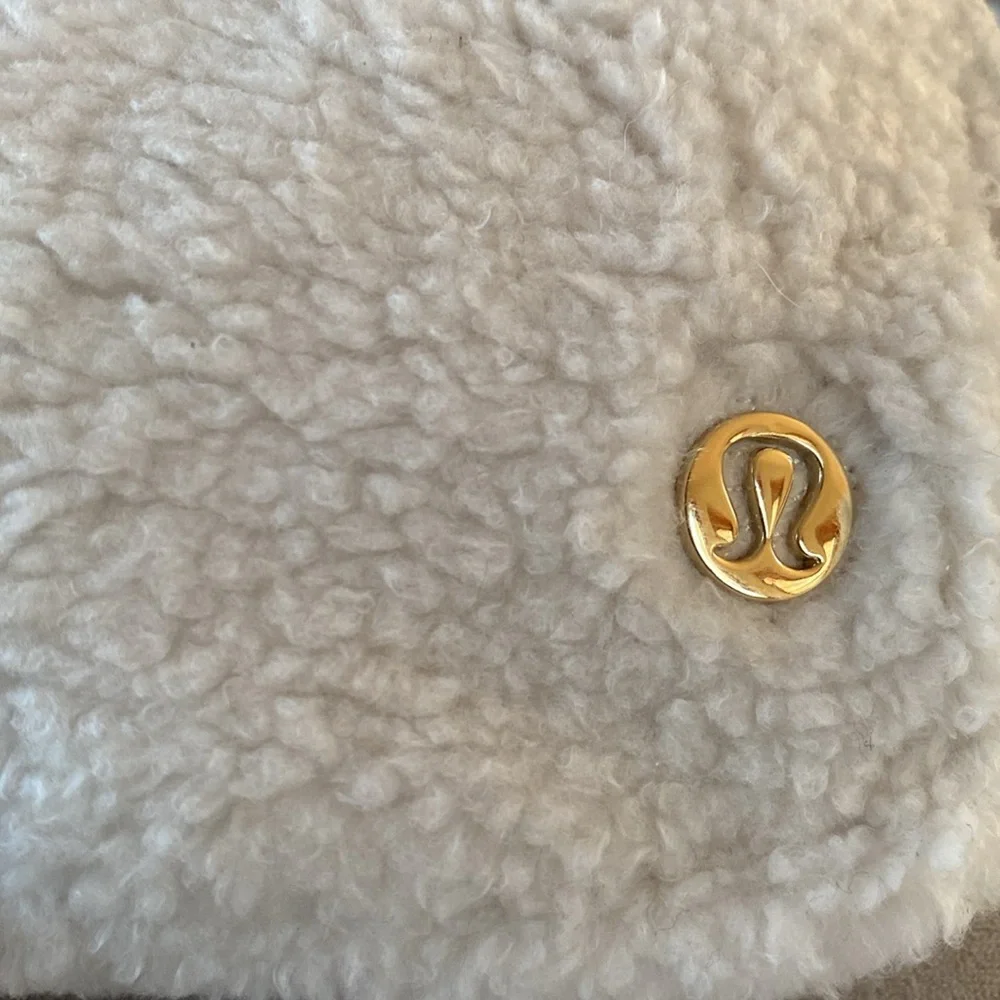 Lululemon 1L Fleece Belt Bag - White & Gold - NWT - Picture 2 of 6